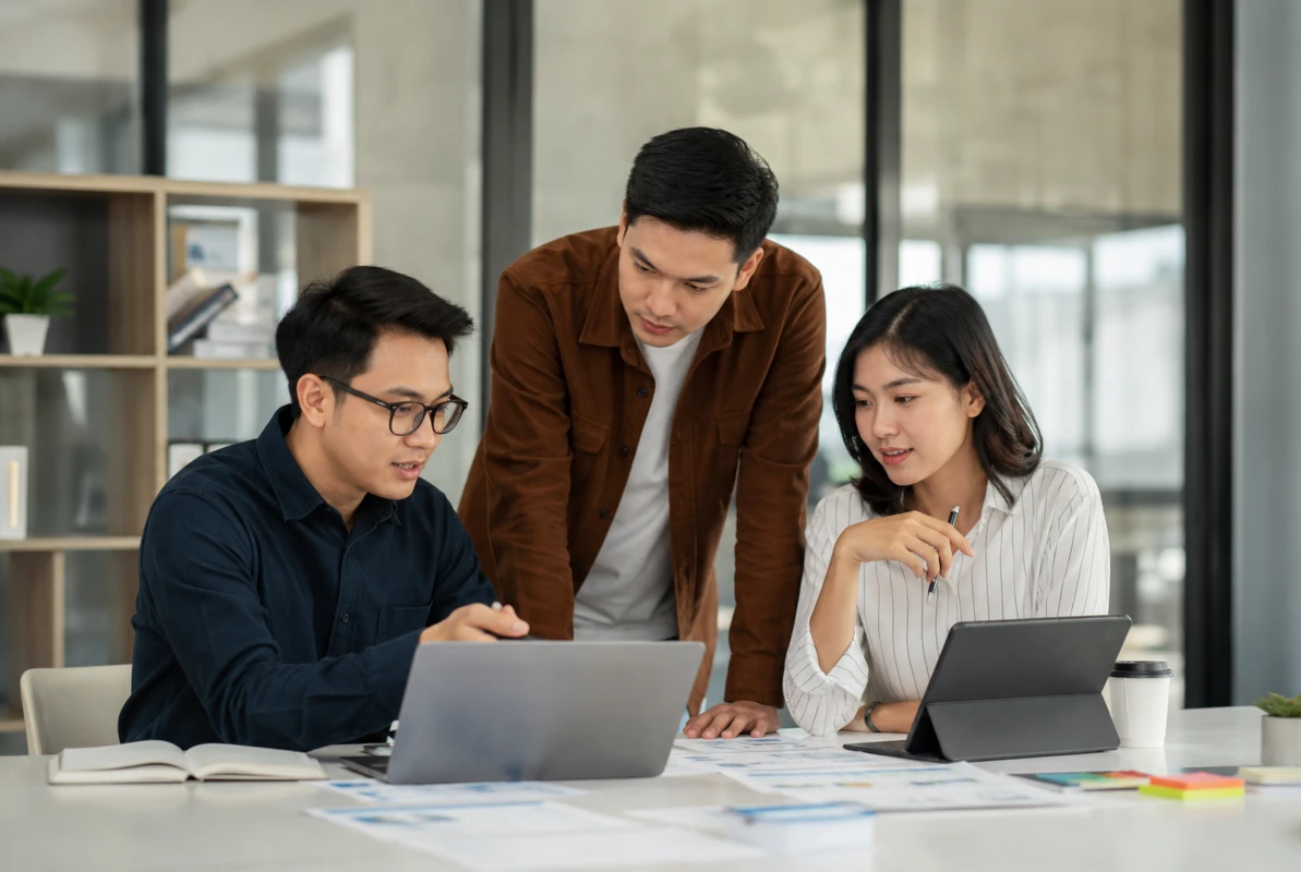Tim Incubusholic Webdev berkolaborasi membuka peluang pertumbuhan digital bisnis