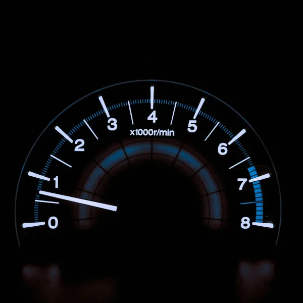 Panel speedometer analog berwarna putih dan biru